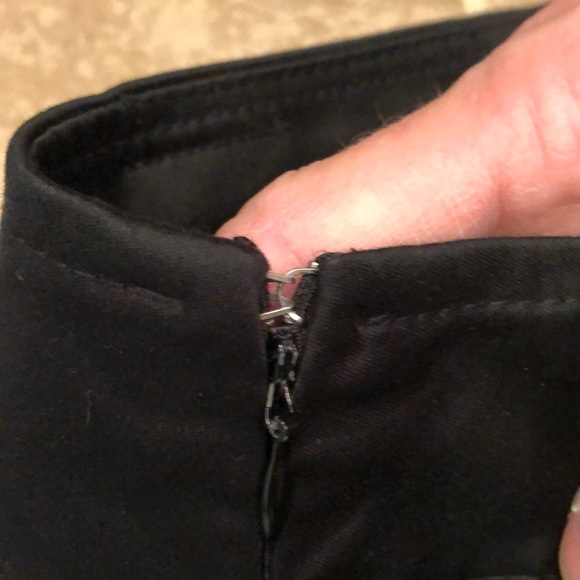 Le Chateau black pocketed front skirt - Picture 5 of 8